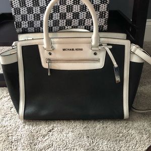 Micheal Kors purse